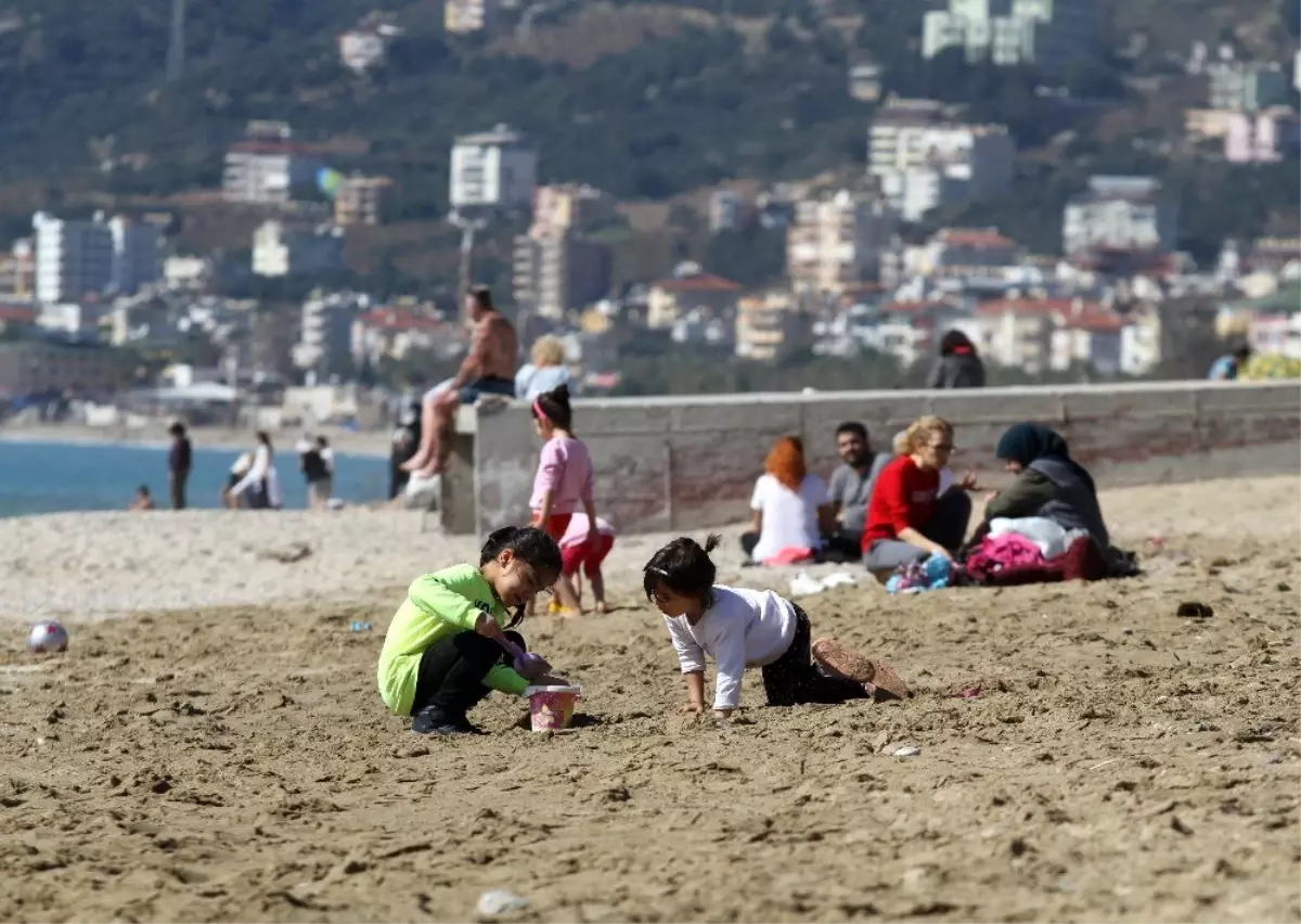 Antalya\'ya yaz erken geldi