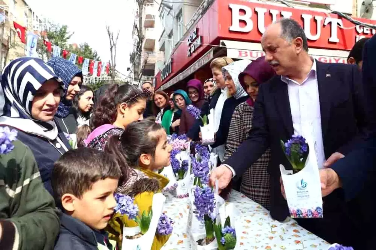 Bağcılar Belediyesi\'nden kadınlar gününde 10 bin sümbül