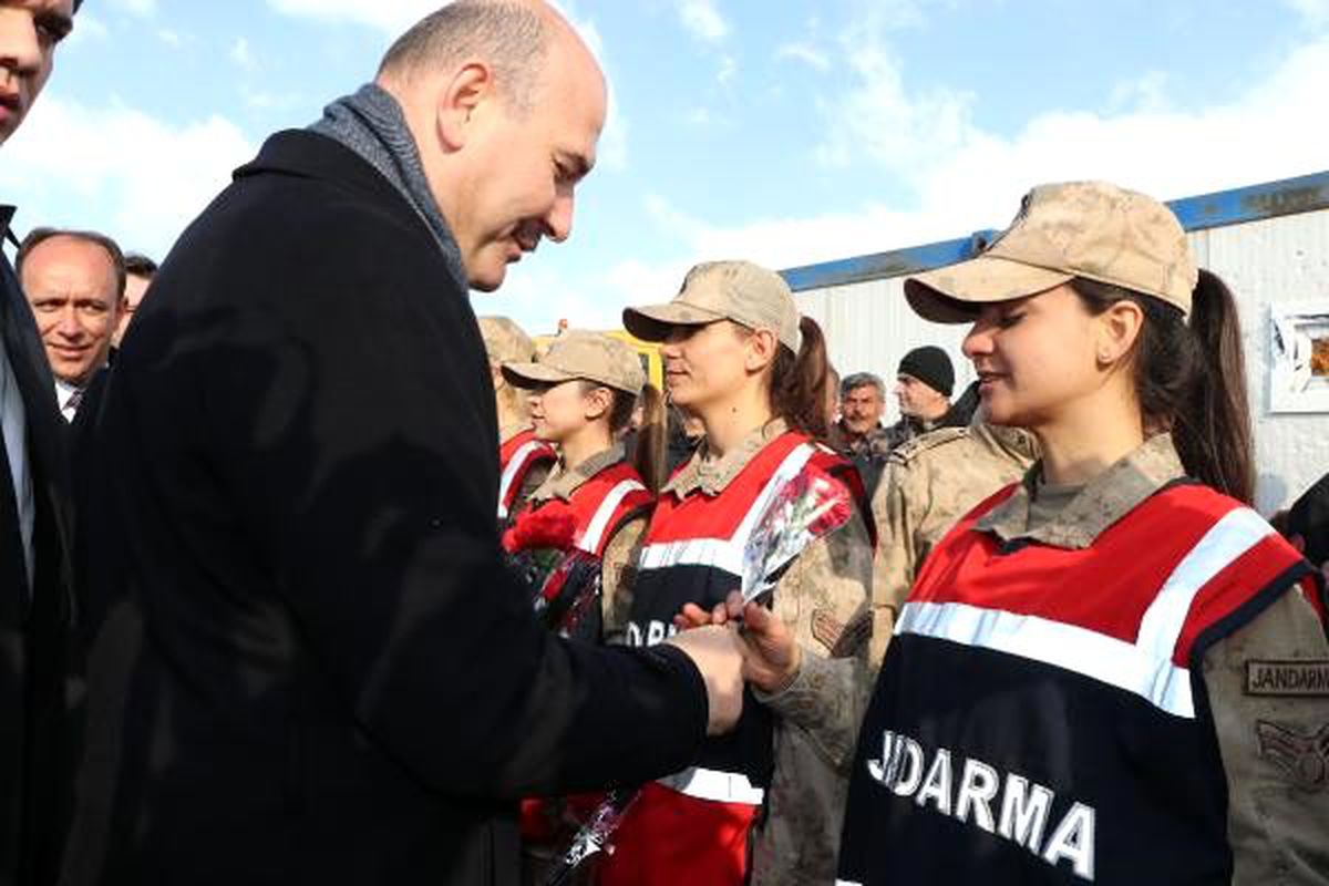Bakan Soylu: Depremzedelere çelik konstrüksiyon evler yapacağız