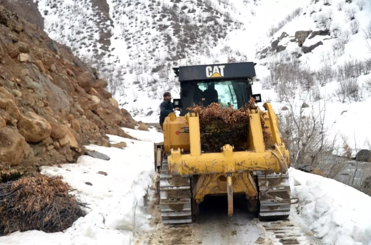 Beytüşşebap\'ta ekipler, 1 aydır haber alınamayan aile için seferber oldu