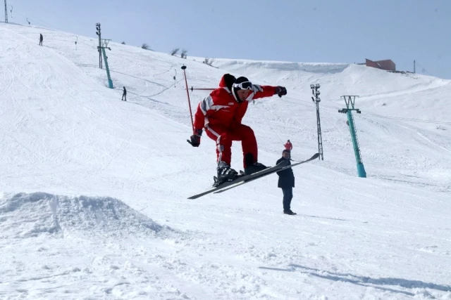 Bitlis’te hafta sonu vatandaşlar kayak merkezlerine akın etti - Son