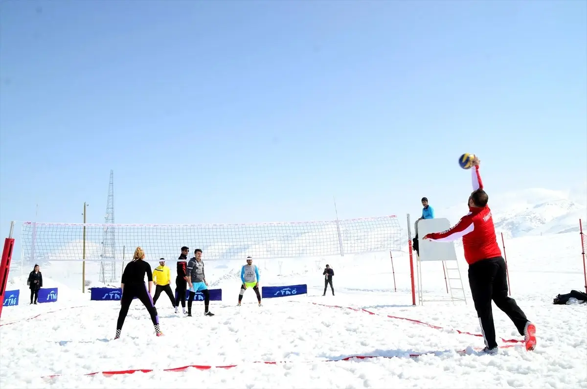 Bitlis\'te "kar voleybolu" turnuvası