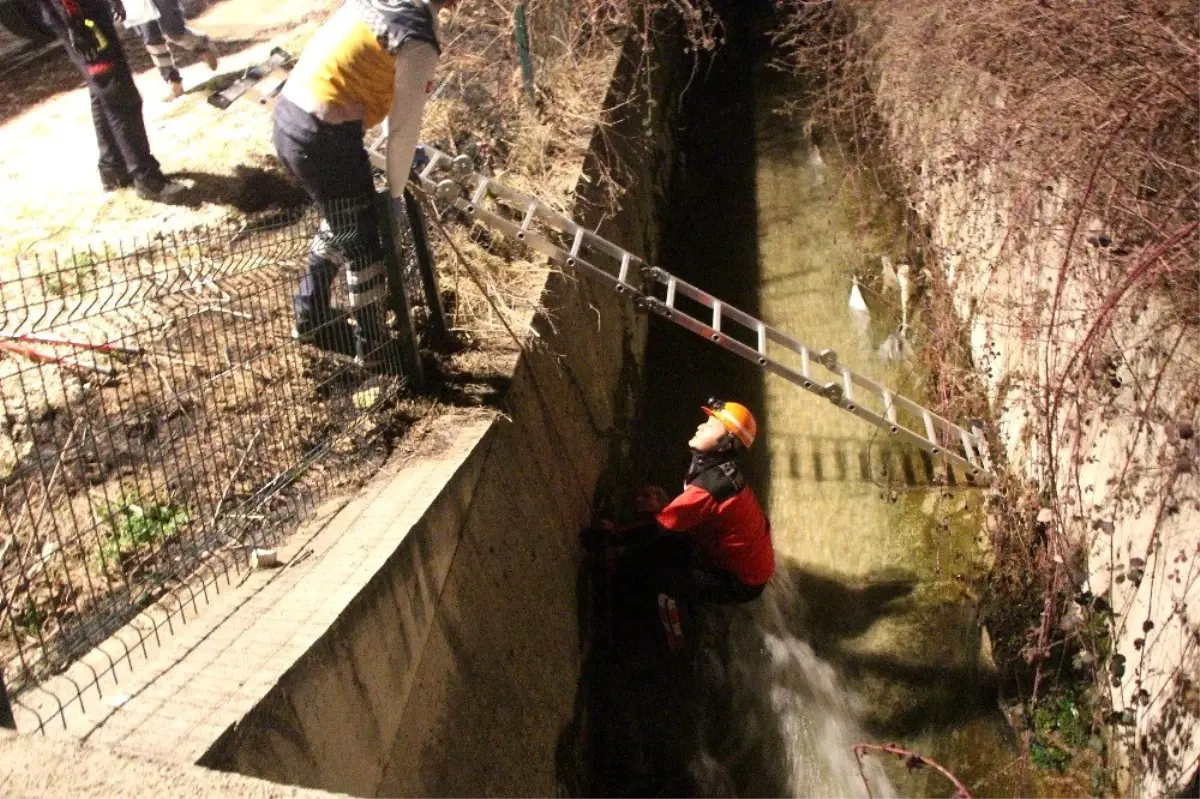 Bolu\'da, sulama kanalına düşen yaşlı adamı itfaiye kurtardı