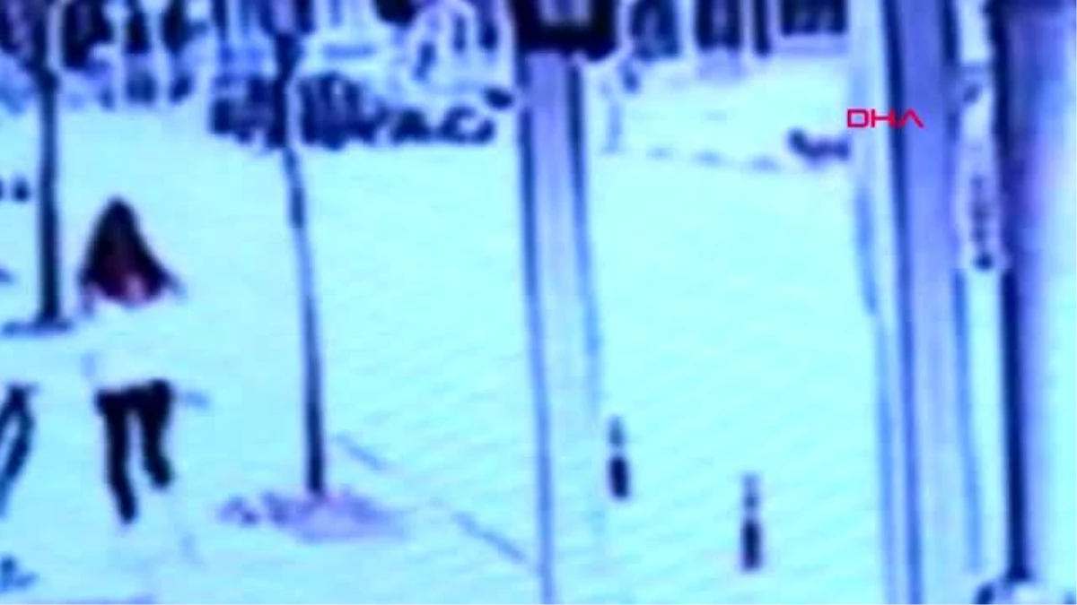 Bursa\'da, otomobillerin çarpıştığı kaza kamerada