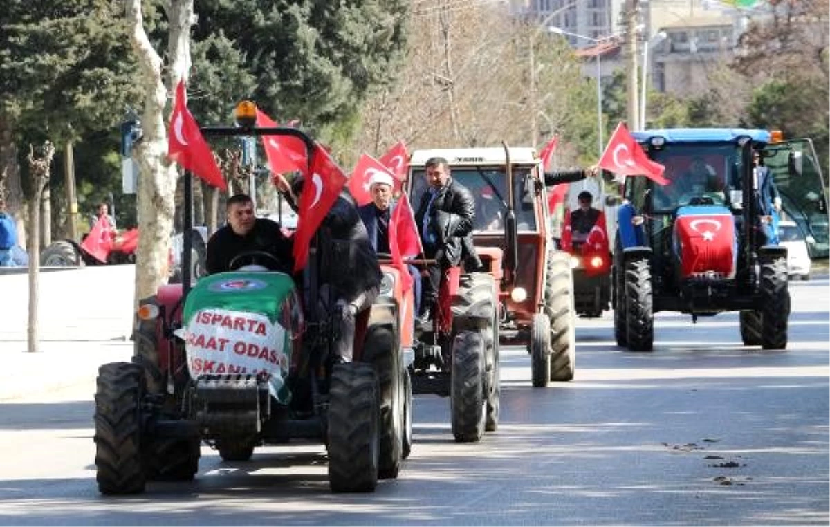 Çiftçiler, traktör konvoyu oluşturup Mehmetçiğe destek verdi