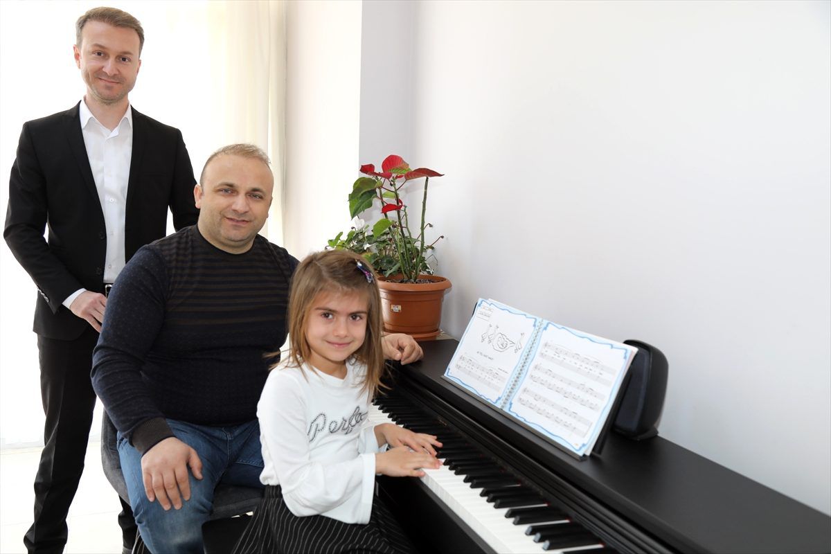 Çubuklu 3 öğrenci müzik yarışmasından ödülle döndü