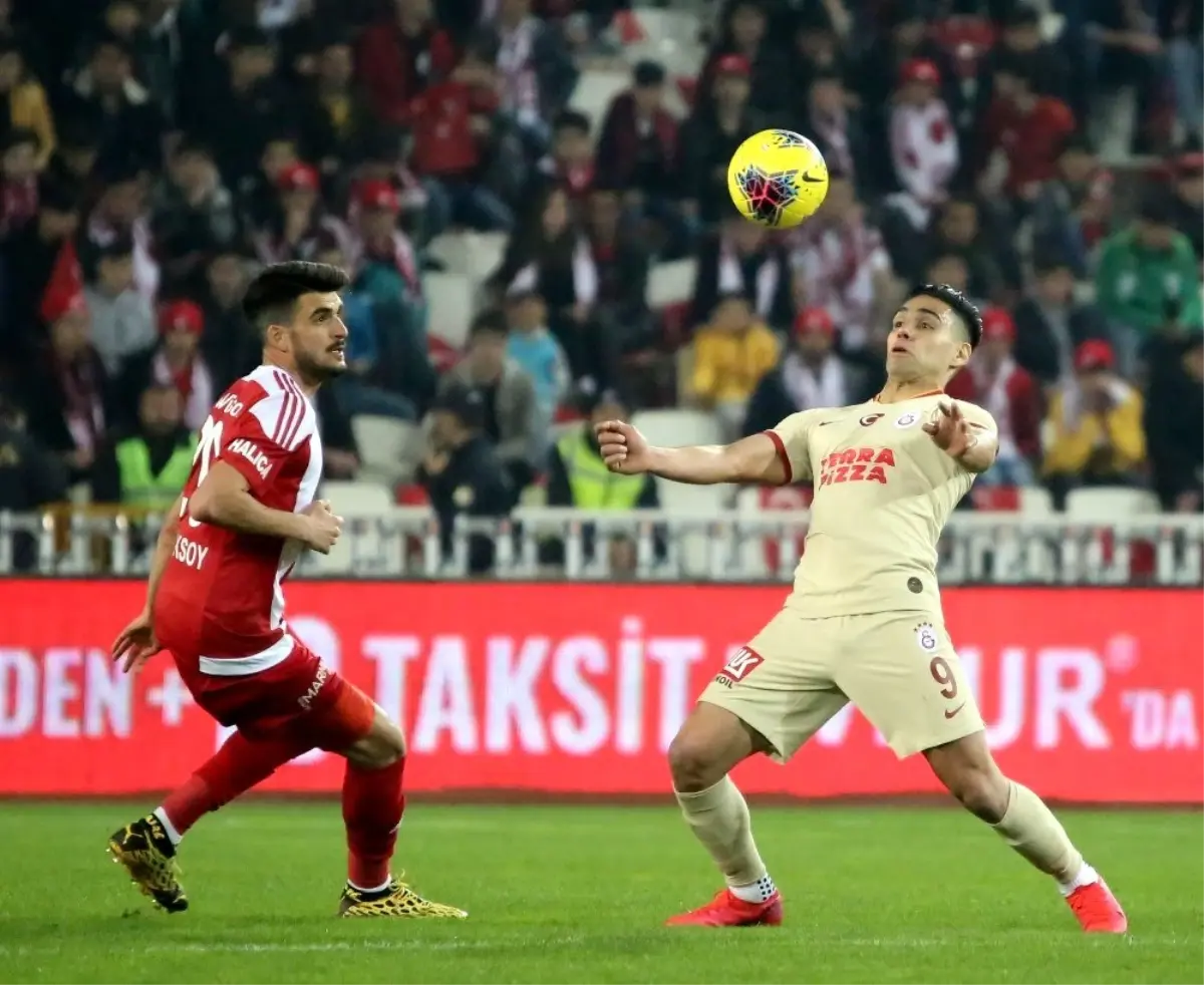 Falcao ligdeki 9. golünü attı