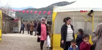 GAZİANTEP Şehit eşlerine bayrak hediyesi