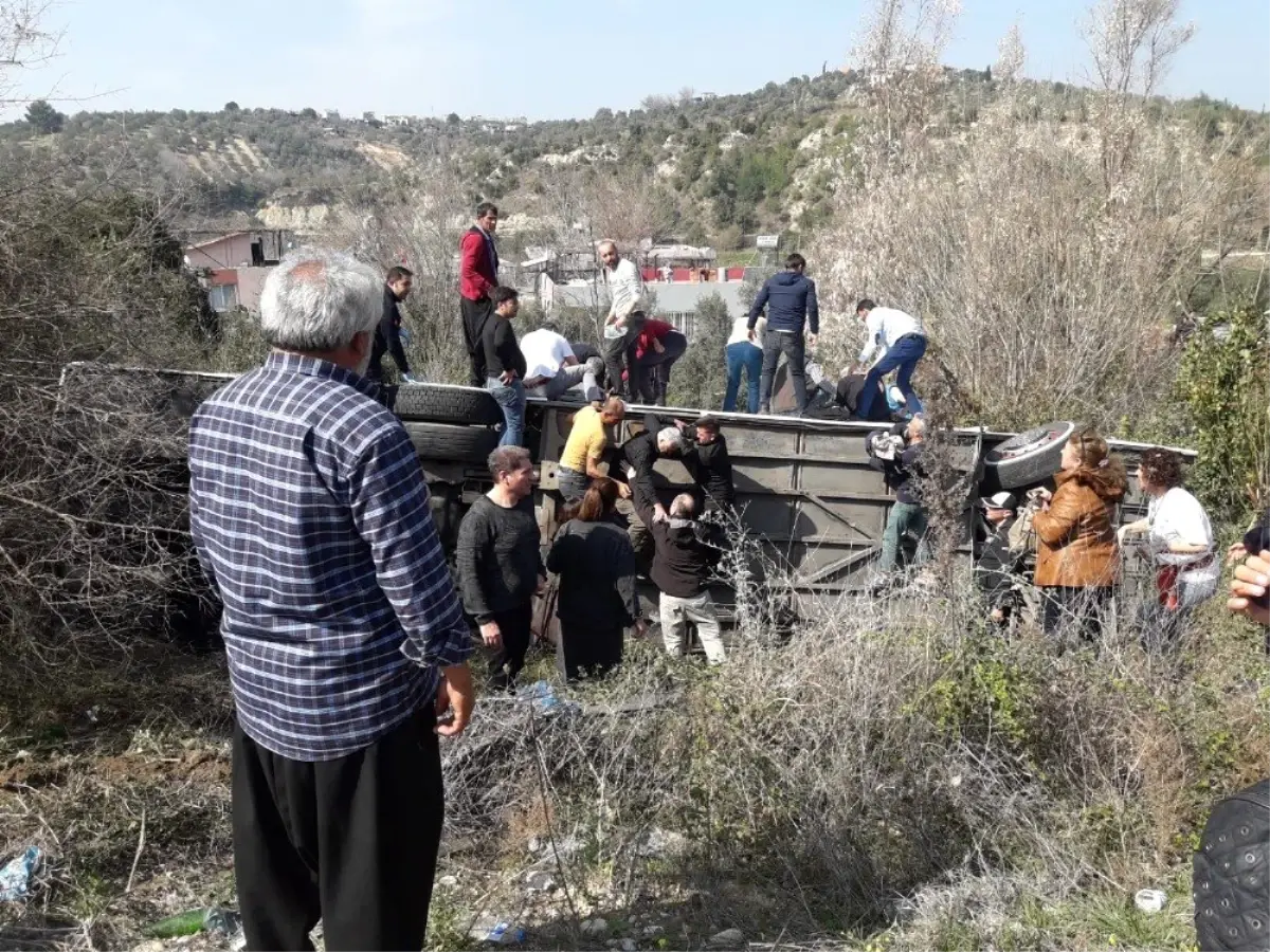 Geziden dönen otobüs şarampole yuvarlandı: 2\'si ağır 32 kişi yaralandı