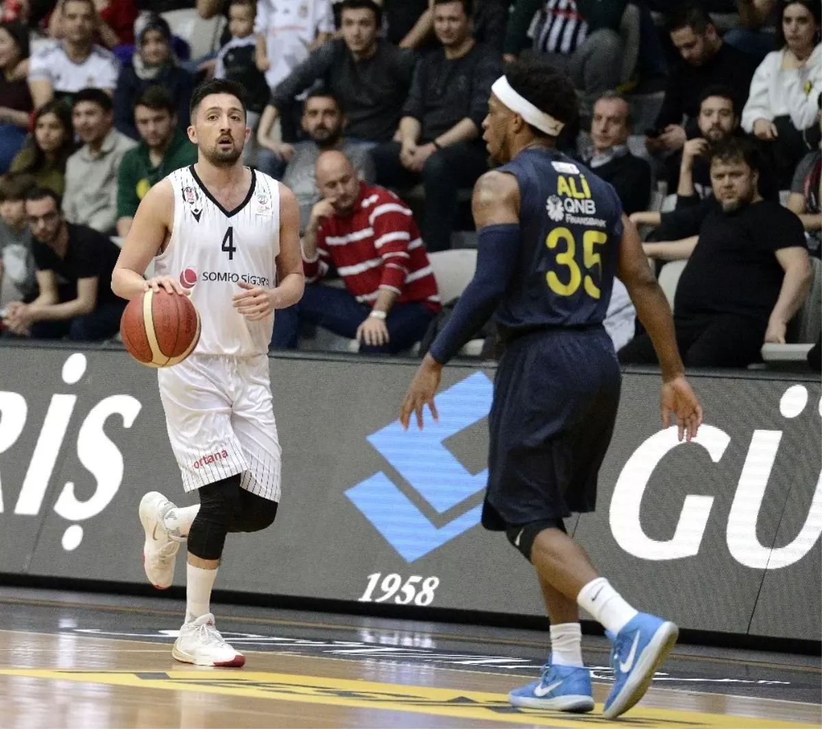 ING Basketbol Süper Ligi: Beşiktaş: 73 - Fenerbahçe Beko: 74