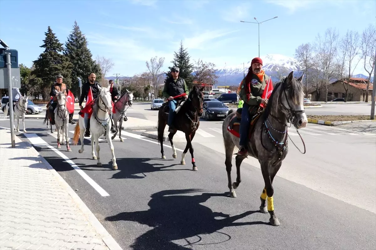 Isparta\'da çiftçilerden Mehmetçiğe traktörlü destek konvoyu