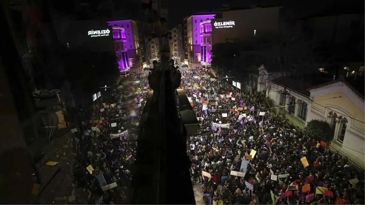 İstanbul Valiliği\'nden 8 Mart kararı: Taksim\'e çıkan yollar kapatıldı