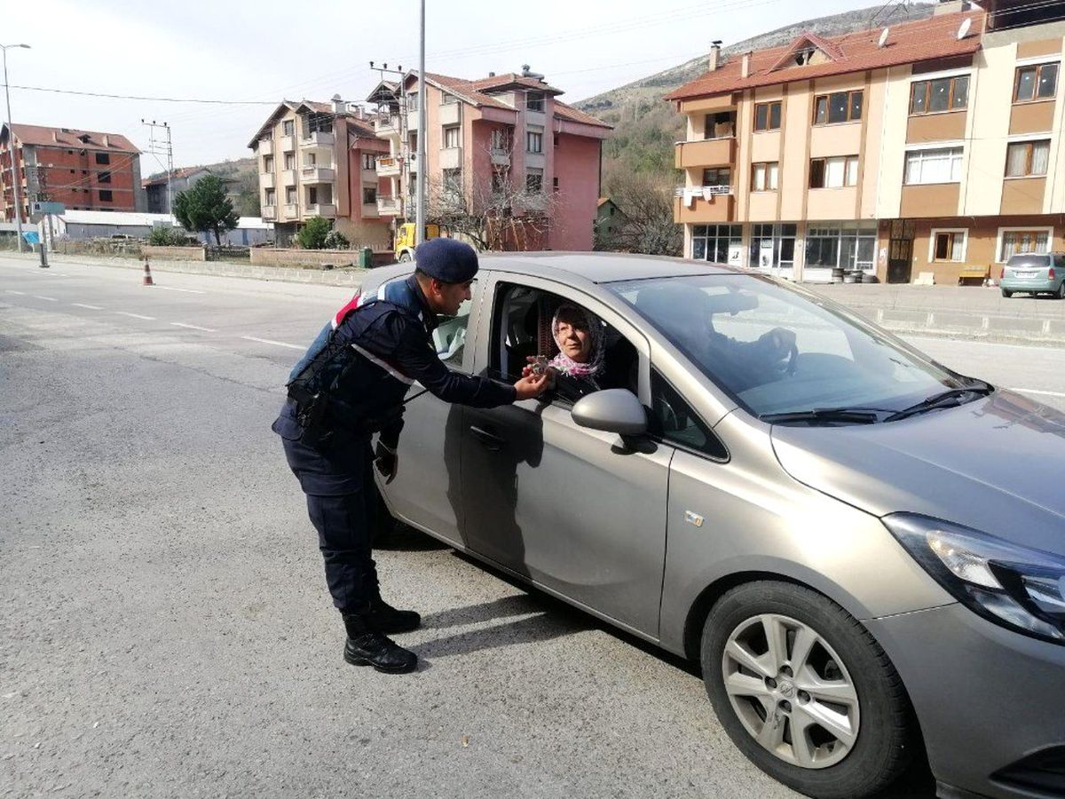 Jandarmadan 8 Mart\'ta anlamlı hediye