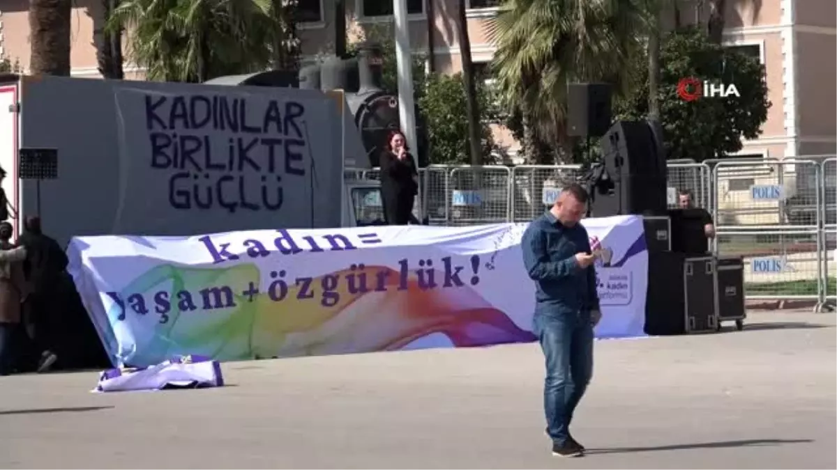 Kadınlar erkekleri mitingden kovdu