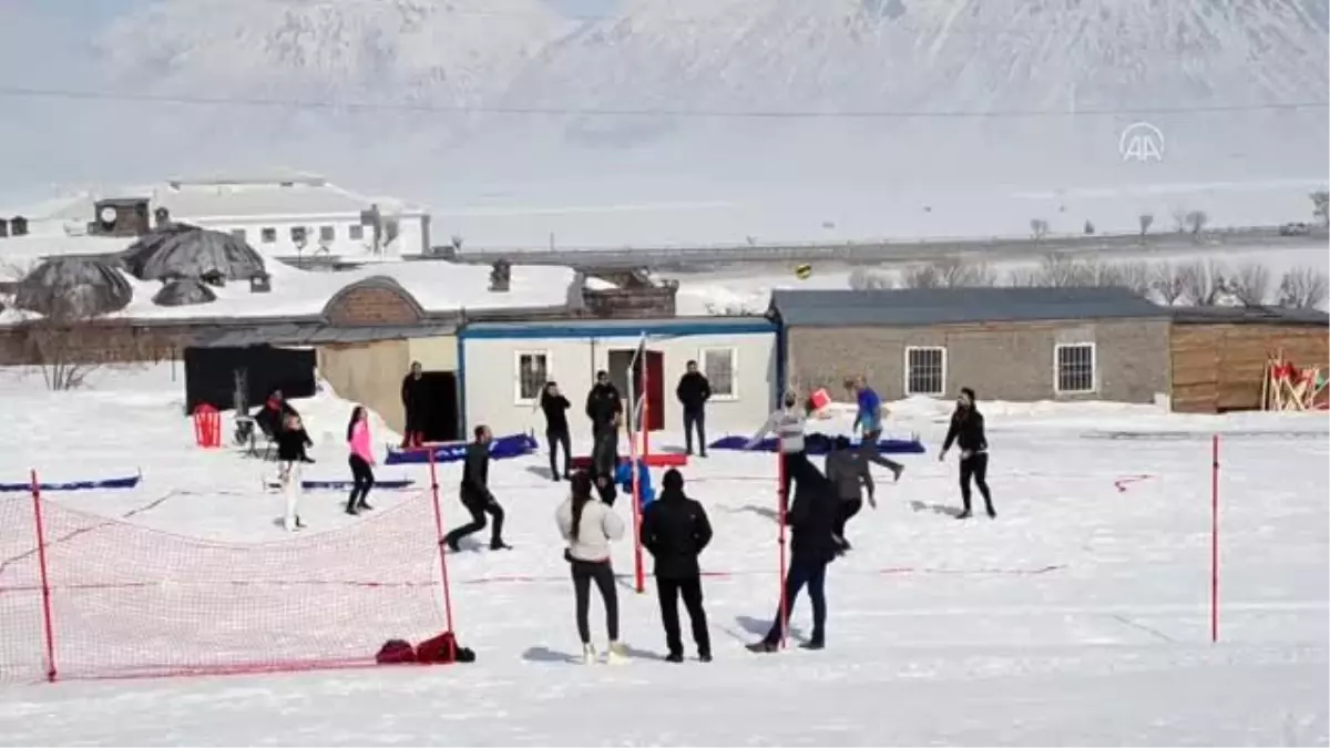 "Kar voleybolu" turnuvası