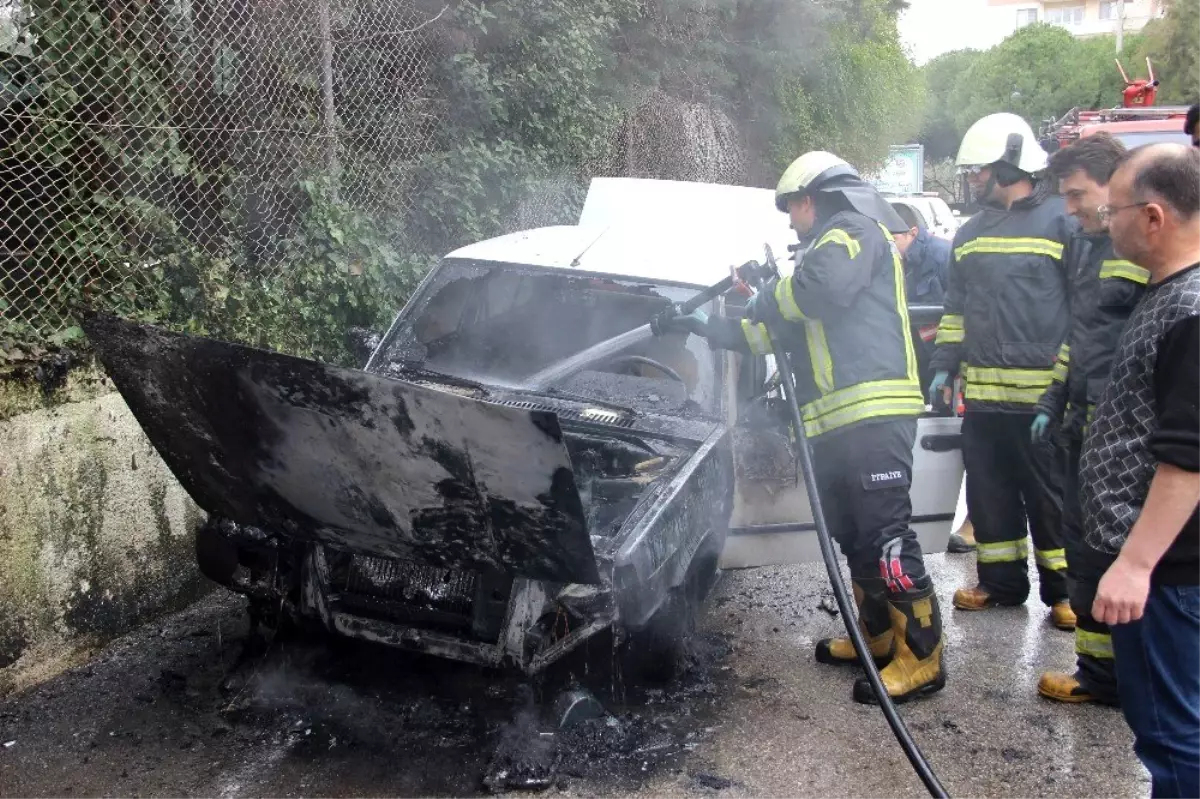 Kontağı açtığı aracı, bir anda alev topuna döndü