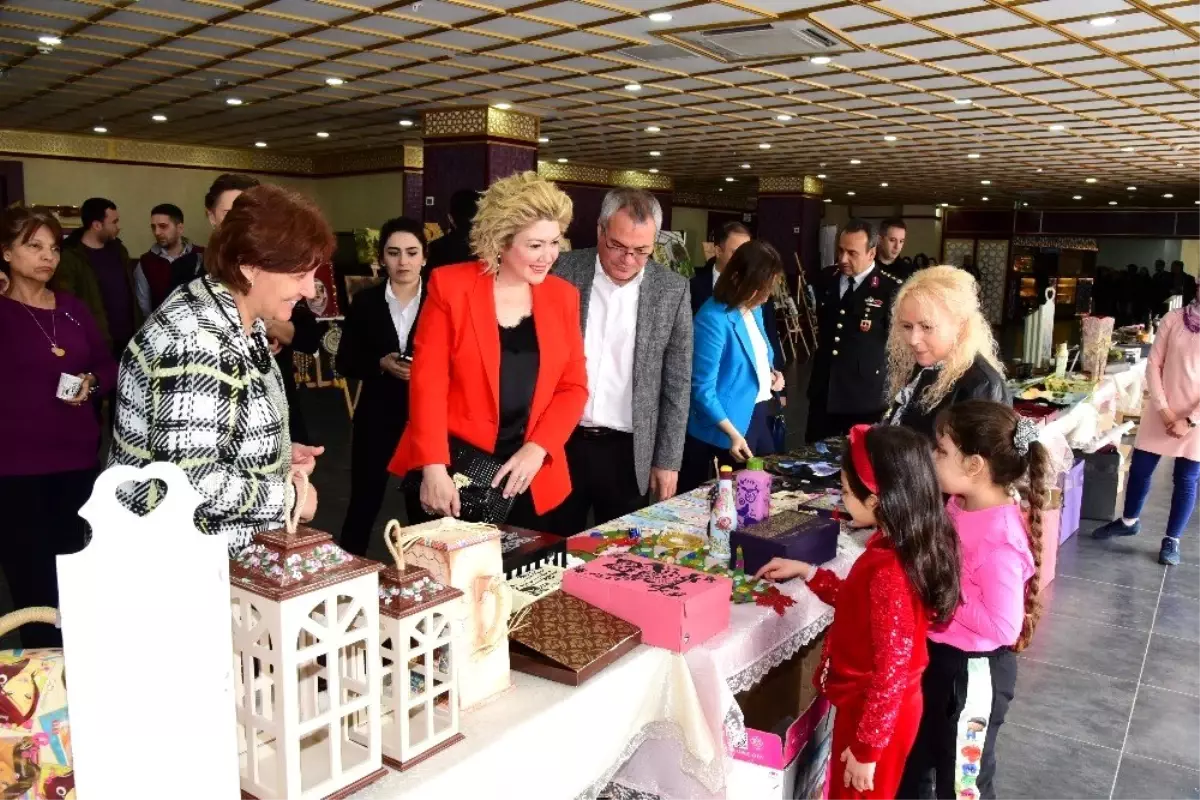 Manisalı kadınların el emekleri sergilendi