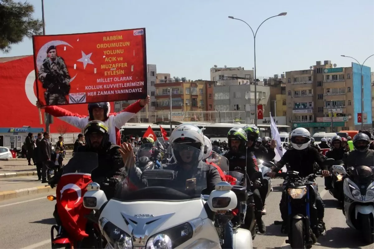 Motosiklet tutkunları şehitler için konvoy oluşturdu