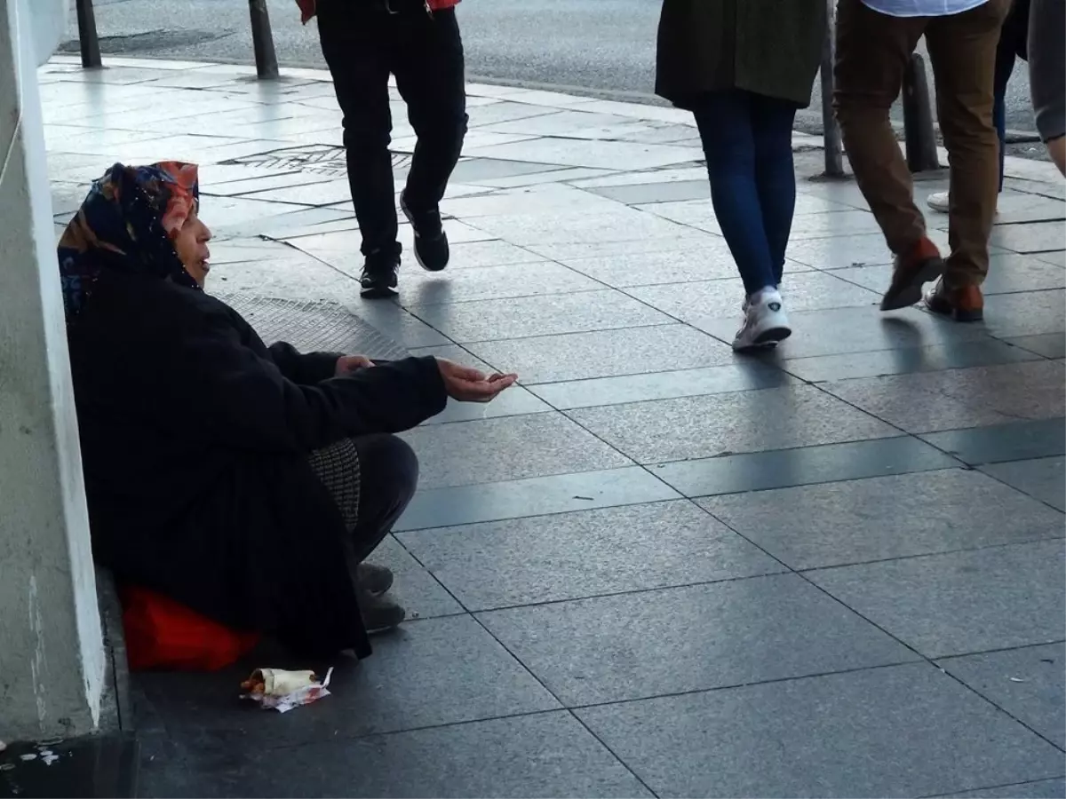 Onun işi duyguları sömürmek. Yarım günlük hasılatı ise...