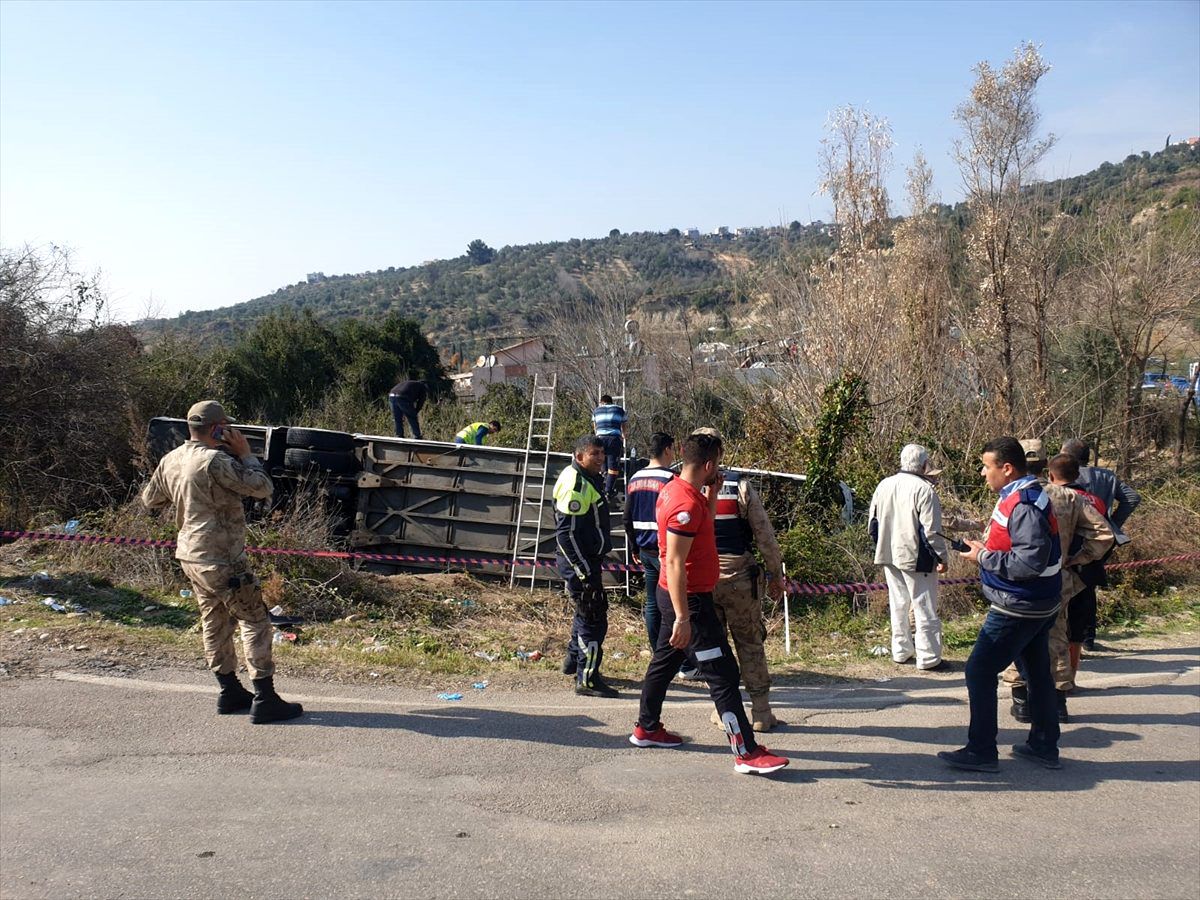 Osmaniye\'de tur otobüsü devrildi: 39 yaralı