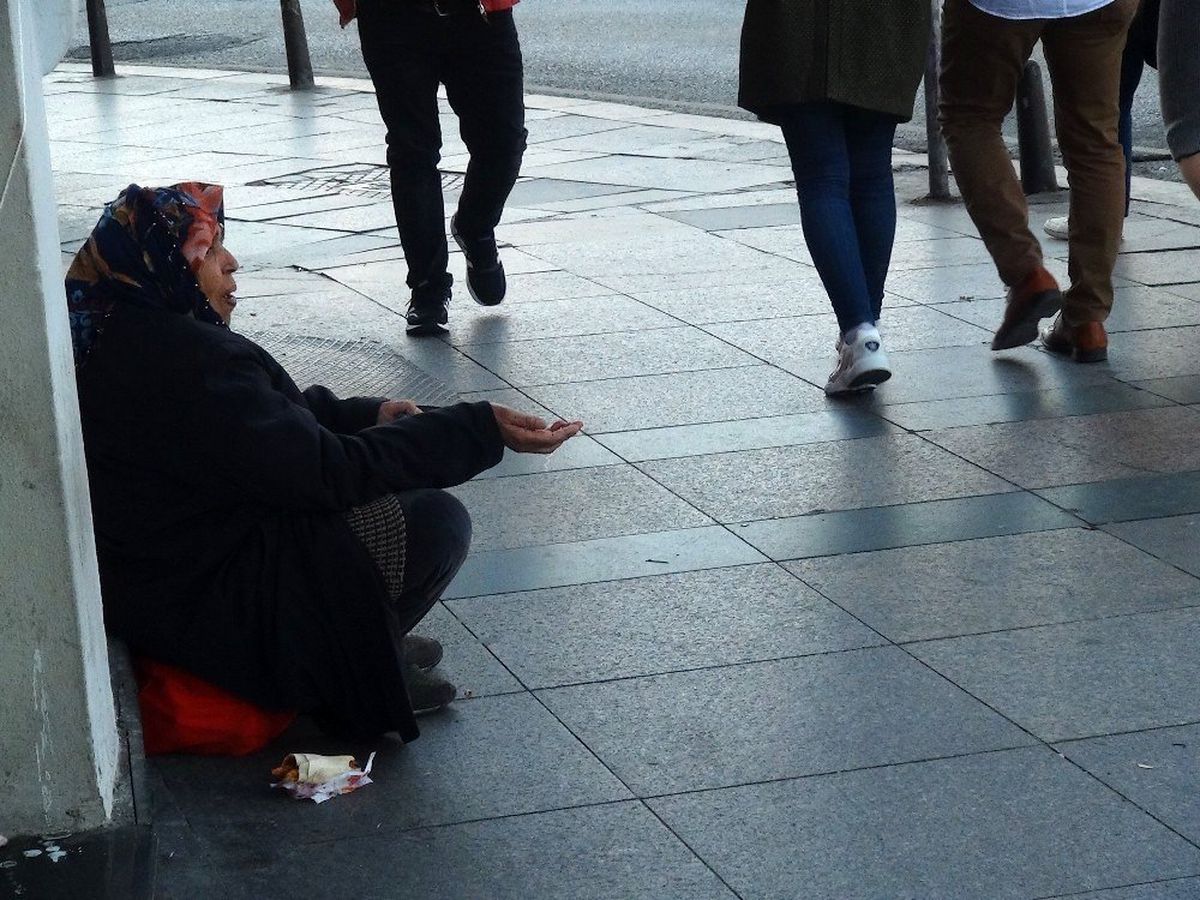 (Özel) Taksim\'de dilenci kadın yarım günde 250 lira topladı