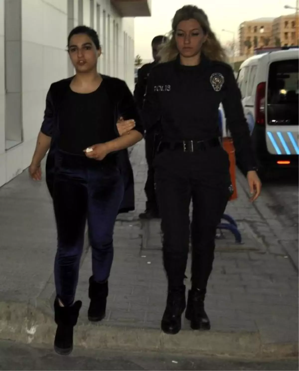 Rabia, boşandığı eşinin sevgilisini bıçakladı (2)