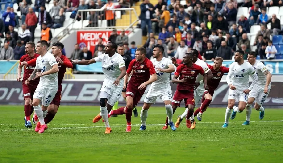 Süper Lig: Kasımpaşa: 3 - Kayserispor: 0 (İlk yarı)