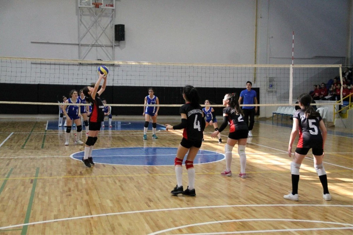 Yarı final voleybol maçları sona erdi