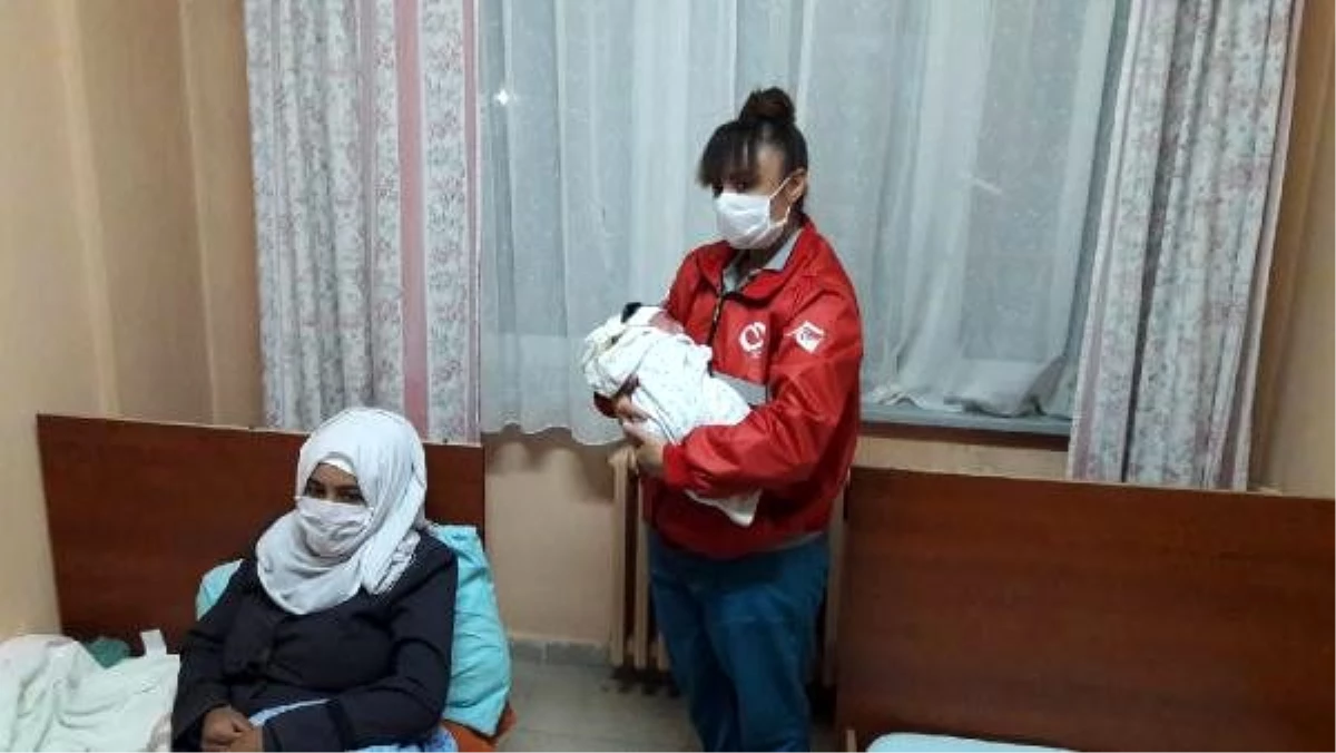 Yunanistan sınırındaki göç yolculuğunda \'Hazze\' bebek doğdu