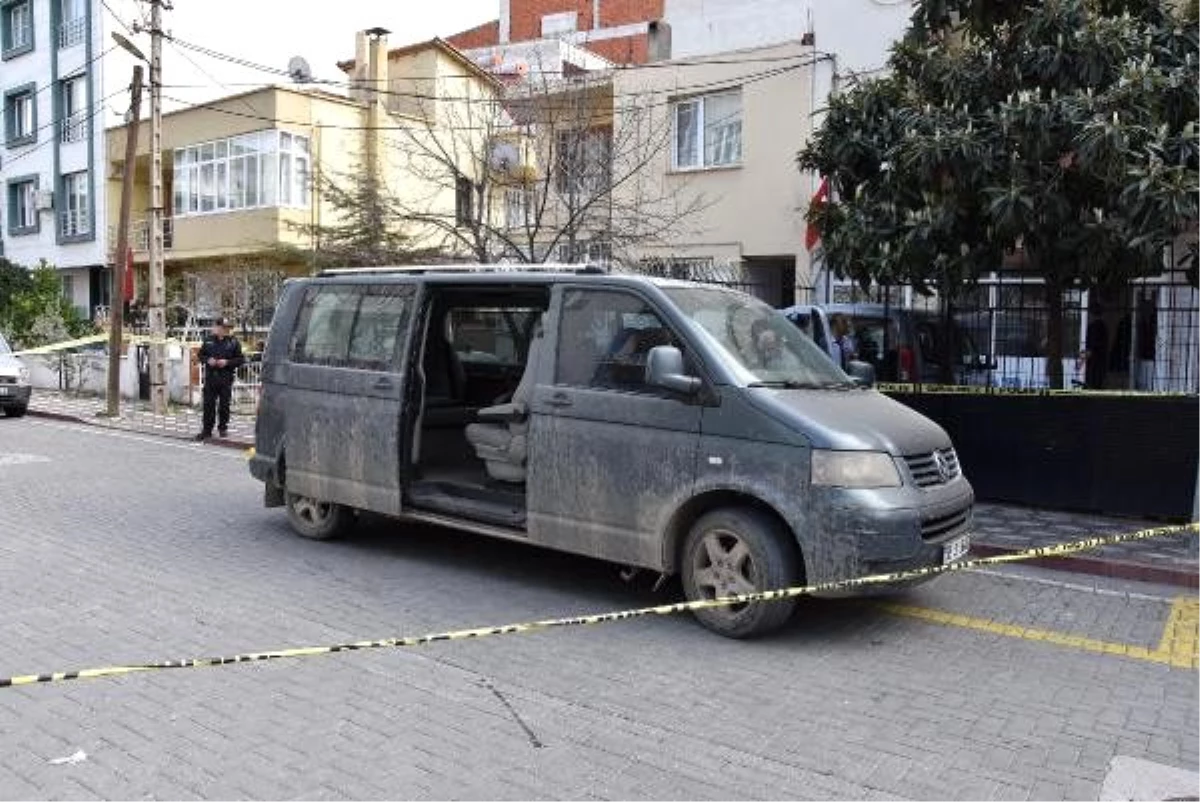 Akhisar\'da sokak ortasında silahlı saldırı: 1 yaralı