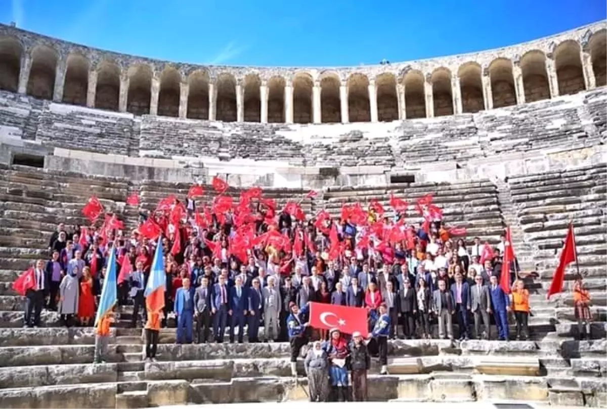 Aspendos Tiyatrosunda Atatürk coşkusu