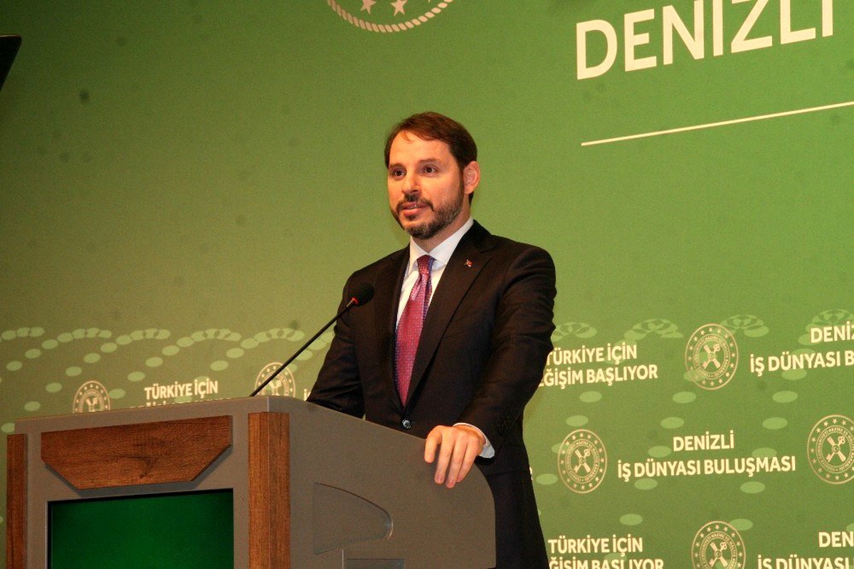 Bakan Albayrak: "\'Esed bizim askerlerimizi koruyor\' diyecek kadar maalesef aşağılık bir duruma...