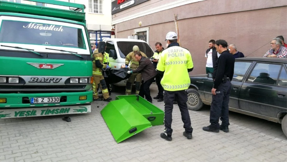 Bursa\'da yaşlı adam geri manevra yapan kamyonun altında hayatını kaybetti