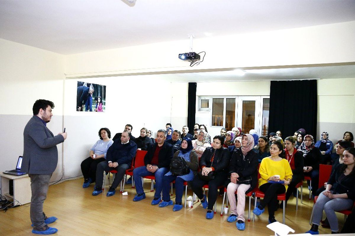Denizli\'de anne ve babalar psikoloji sohbet etkinliği