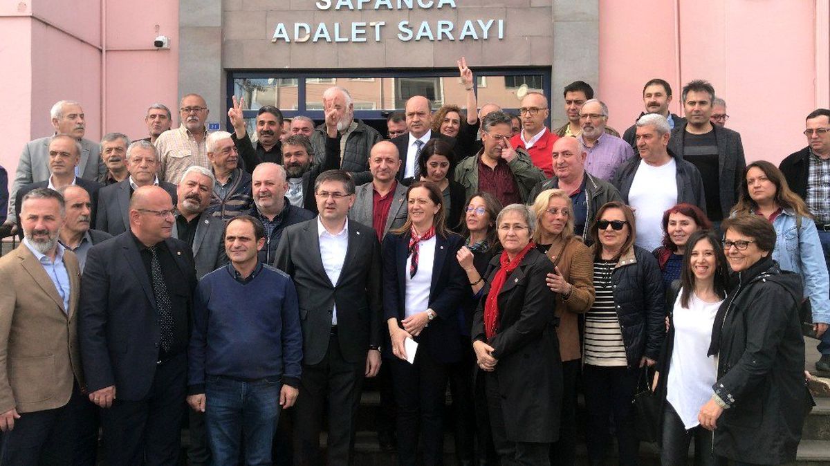 DİSK Genel Başkanı Arzu Çerkezoğlu hakkında açılan hakaret davası beraatla sonuçlandı