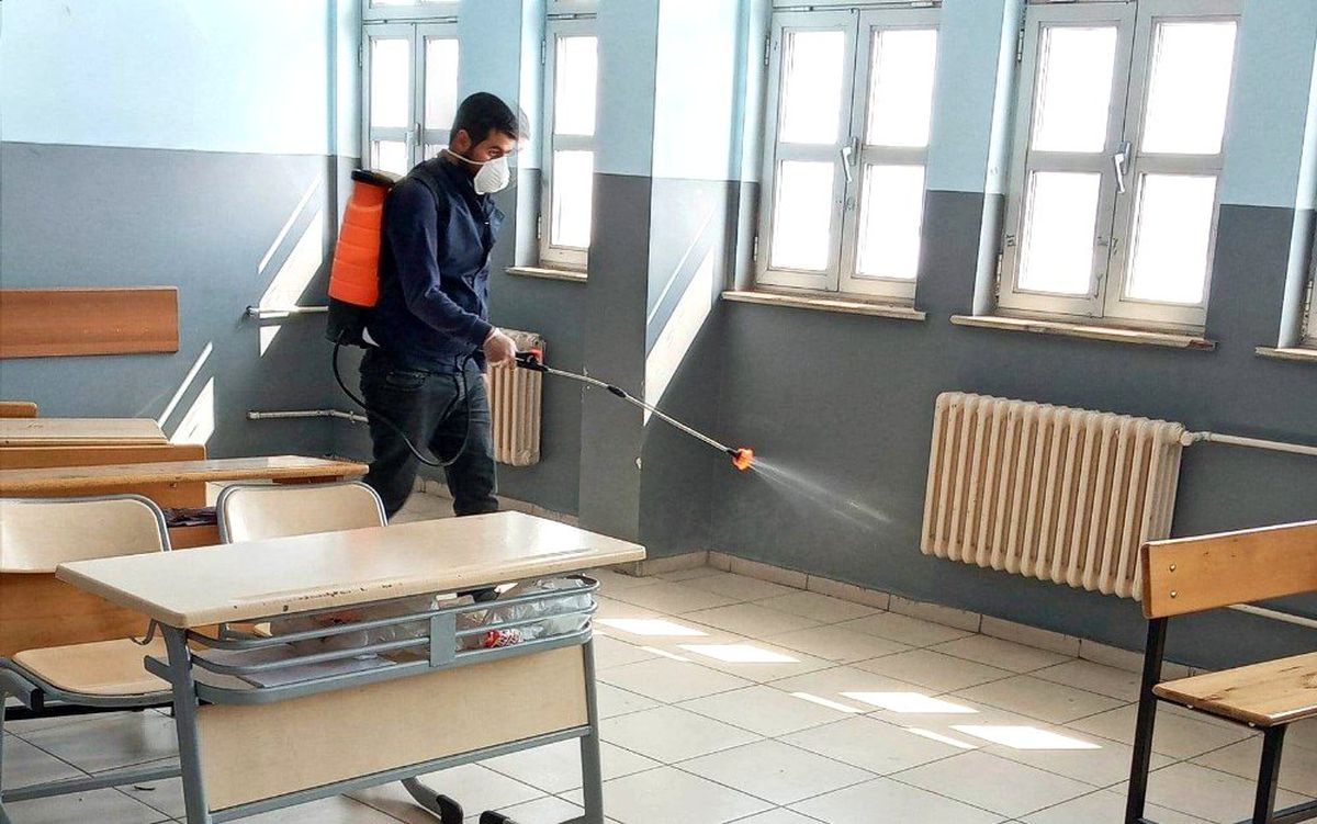 Edremit\'te okullar dezenfekte ediliyor