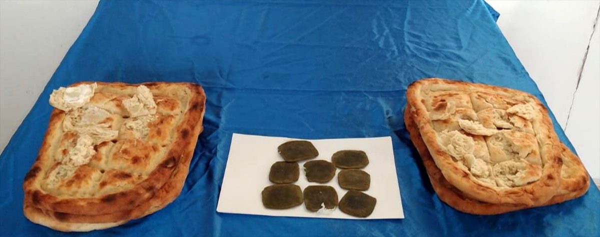 Elazığ\'da pideye gizlenmiş toz esrar ele geçirildi