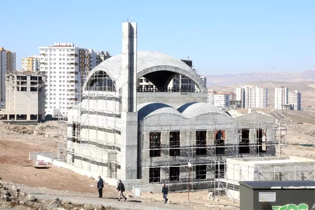 Hamdi Şanlıünal Cami yükseliyor