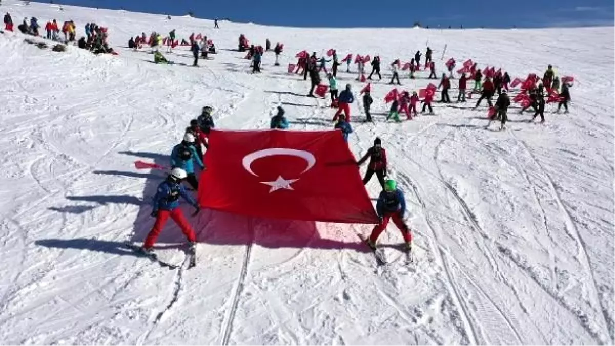 İdlib şehitleri için Türk bayraklarıyla kaydılar