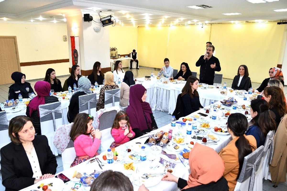 İl Emniyet Müdürü Tuğ, kadın personellerin gününü kutladı