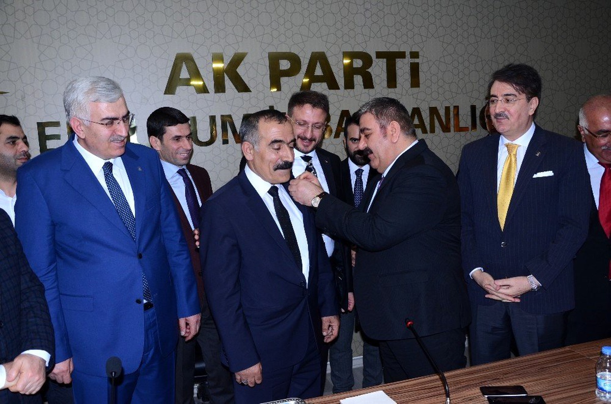 İyi Partili Palandöken Belediyesi Meclis Üyeleri AK Parti sıralarına katıldı