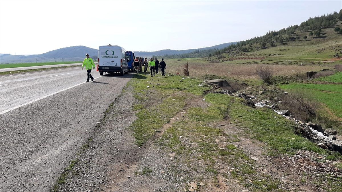 Kahramanmaraş\'ta otomobil sulama kanalına devrildi: 1 ölü, 1 yaralı