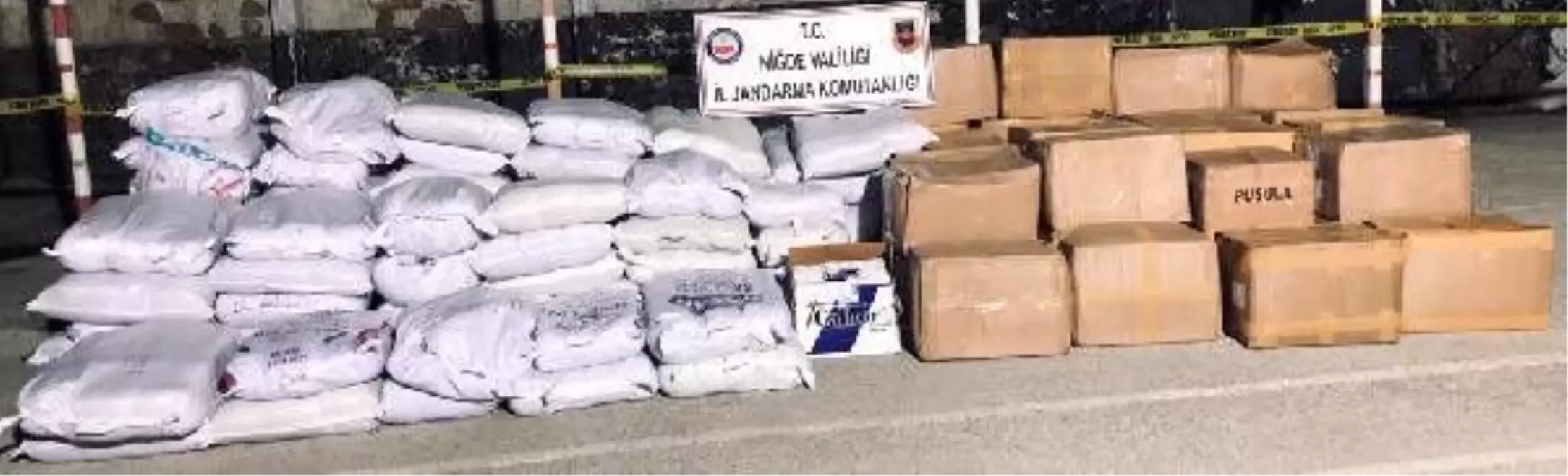 Kargo aracında 3 ton 650 kilo kaçak tütün ele geçirildi