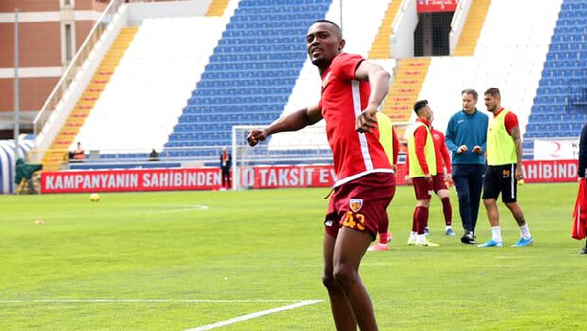 Kayserispor\'da Bernard Mensah hakemleri suçladı