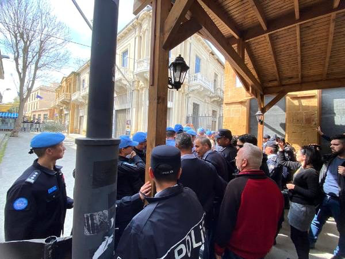 KKTC polisi ile BM askerleri arasında \'sınır kapısı\' gerginliği