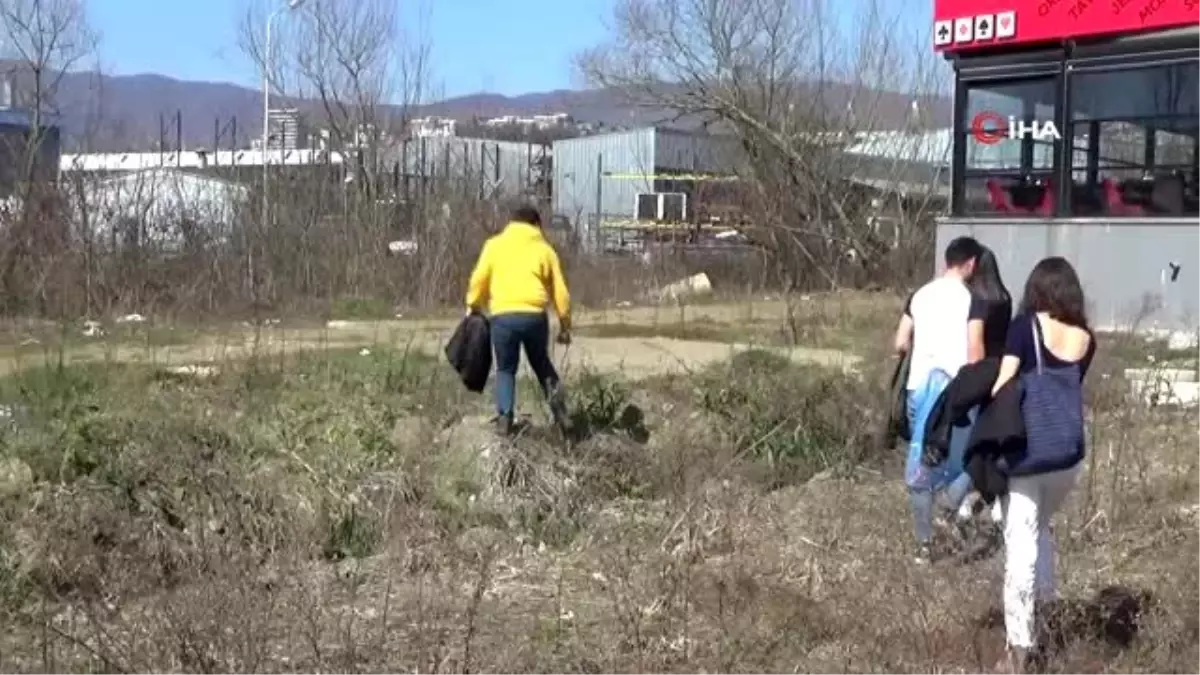 Öğrenciler Konuralp bölgesinde 100 kilo çöp topladı