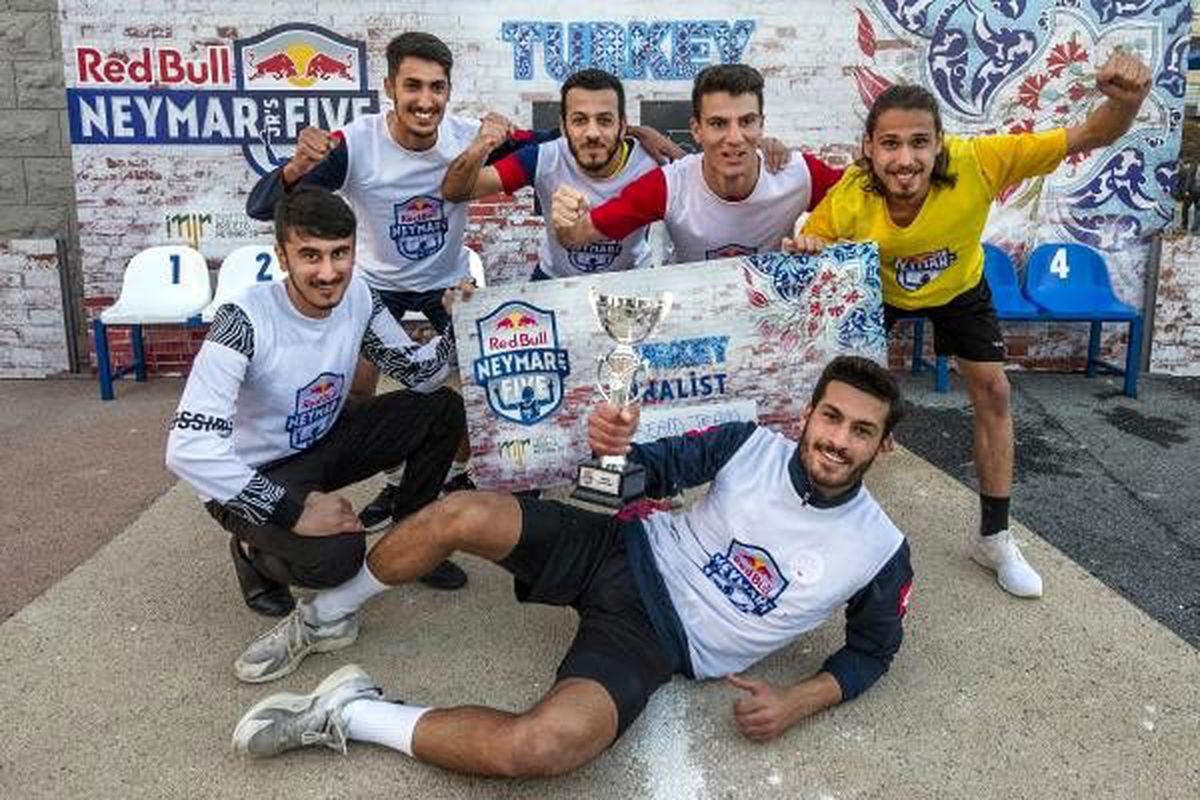 Red Bull Neymar Jr\'s Five Mersin şampiyonu Dream Team oldu