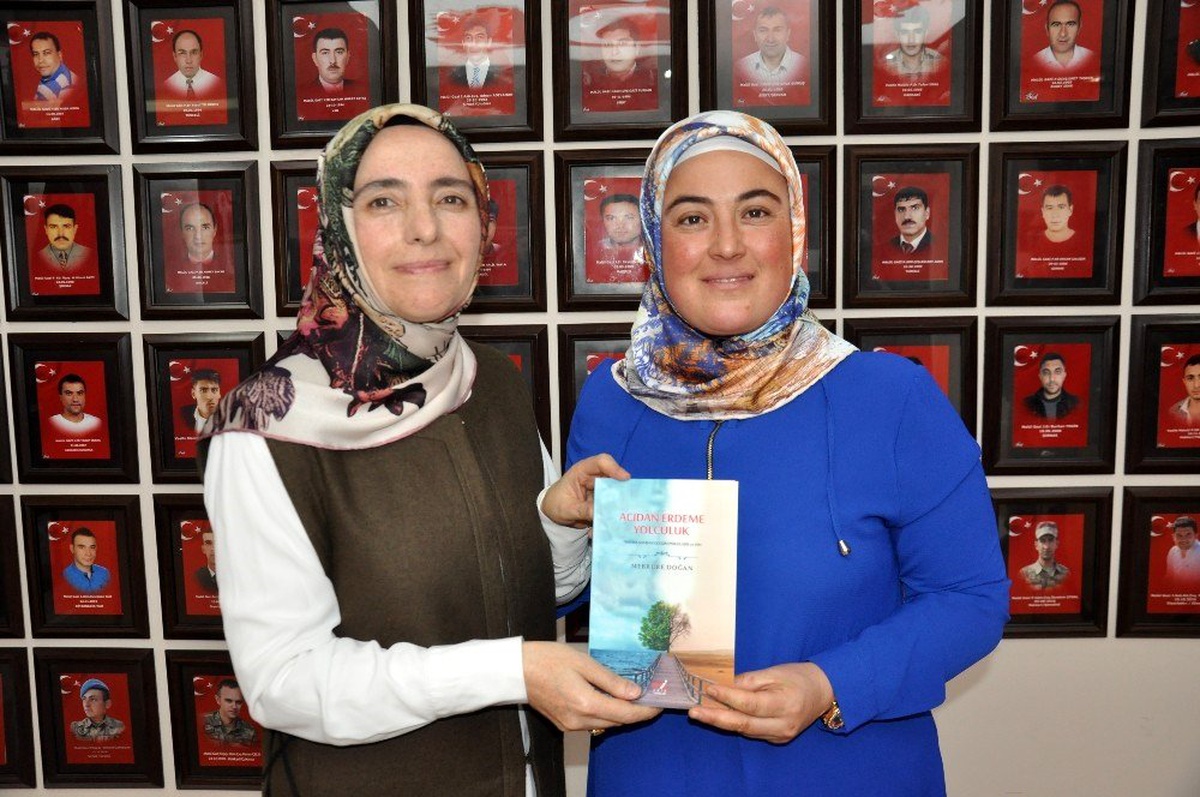 Şehit aileleri ve gazilerin yaşadıkları travma sürecinde dini hayatın üzerlerindeki etkisi...