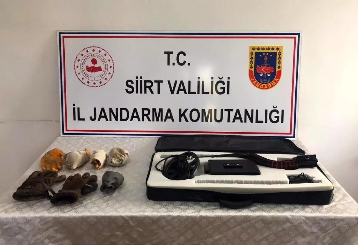 Siirt\'te define ararken suçüstü yakalandılar