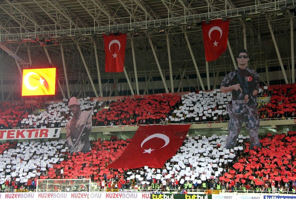 Sivasspor taraftarlarından müthiş koreografi